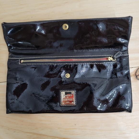 Dooney & Bourke black patent leather clutch - Picture 2 of 8